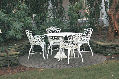 antique-garden-furniture-photo