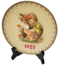 skræmt Analytiker At passe How Much are Hummel Plates Worth? - Antiques Prices