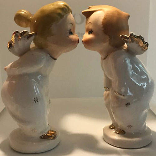 napco-salt-and-pepper-shakers-kissing-angels