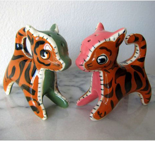 napco-salt-and-pepper-shakers-patchwork-tigers