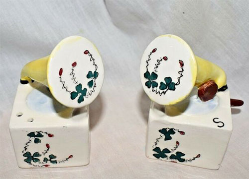 napco-salt-and-pepper-shakers-phonograph