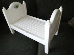 cabbbage-patch-kids-wooden-dolls-bed